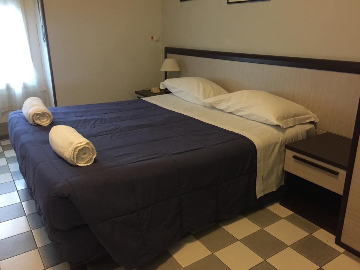 Hotel Eva Milánó Kültér fotó